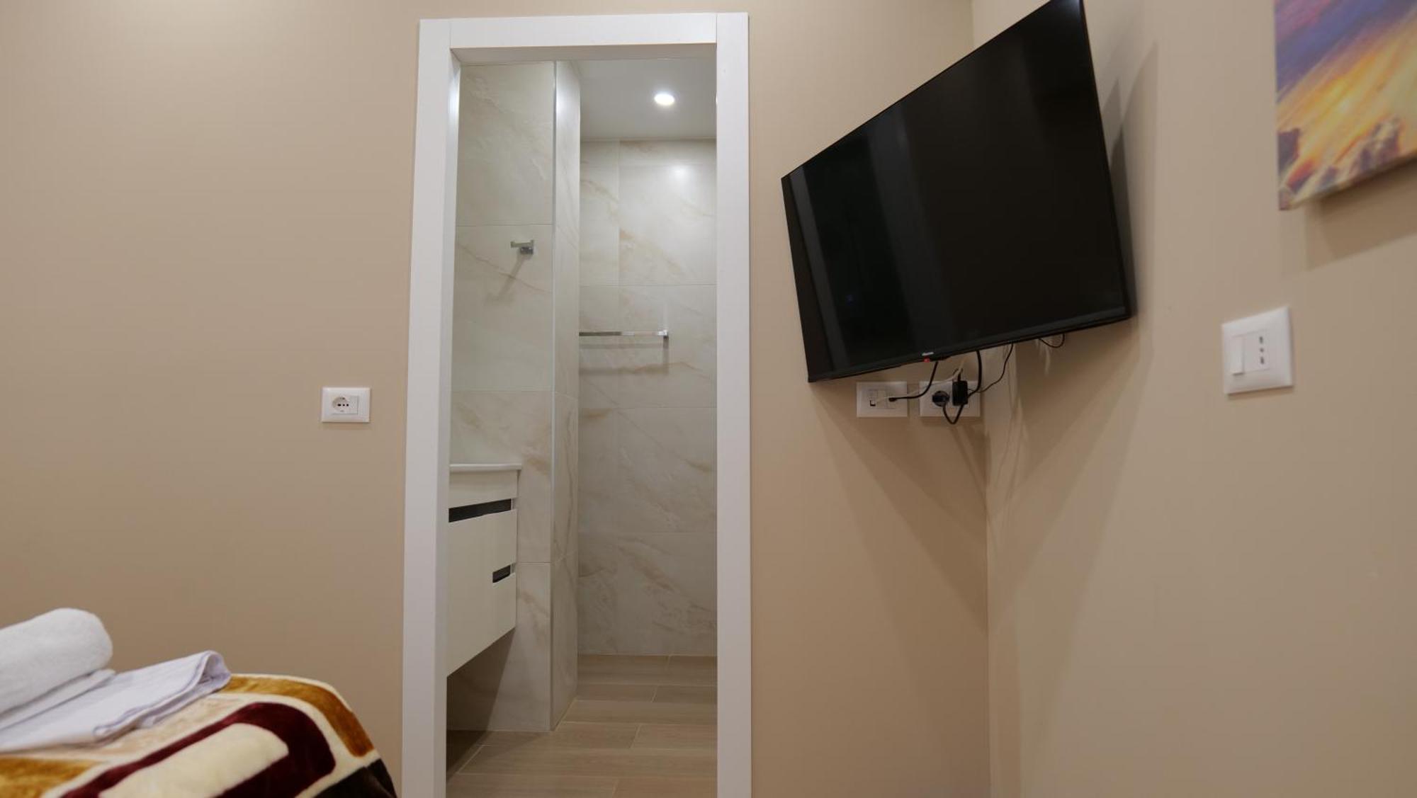 Kristi Apartments 03 Tirana Esterno foto