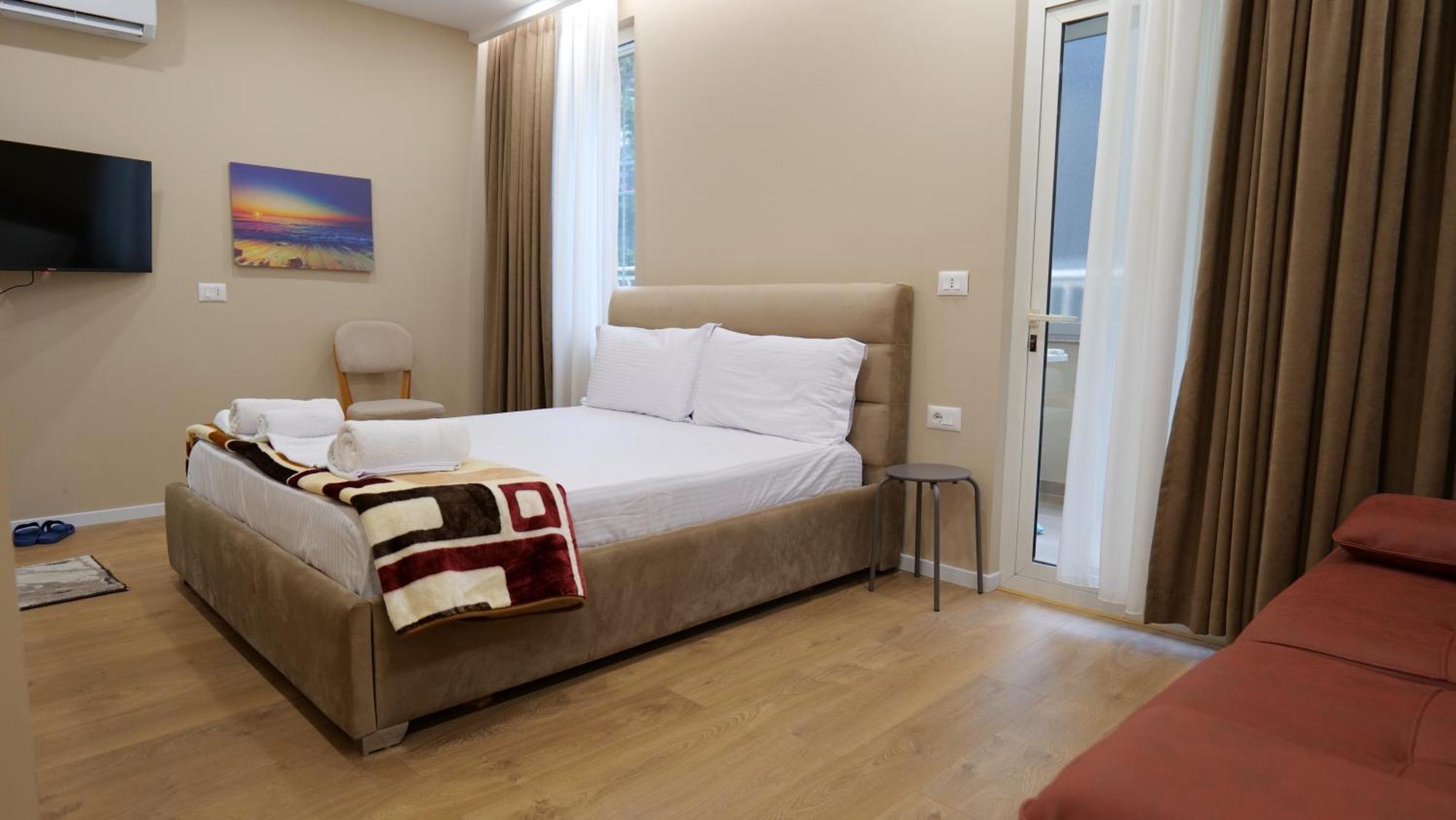 Kristi Apartments 03 Tirana Esterno foto